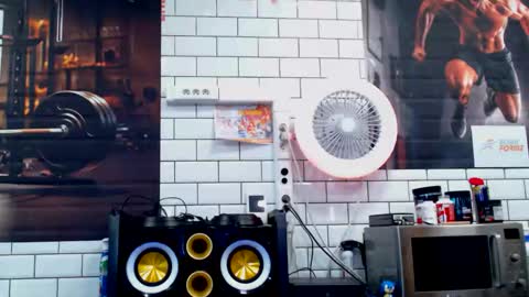 fabxxxl online show from September 17, 2025, 7:10 am