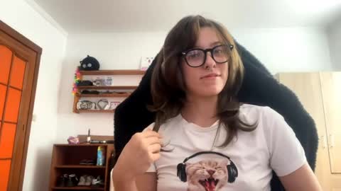 Snapshot of faintpeach chatting on April 12, 2026, 11:04 am Loly online show from April 12, 2026, 11:04 am