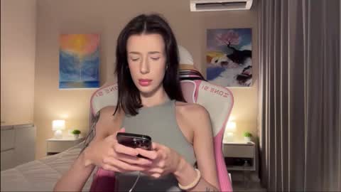 Snapshot of fairy_bloomix chatting on November 5, 2025, 11:10 am Bloom online show from November 5, 2025, 11:10 am