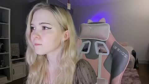 Snapshot of fairy_casey chatting on May 14, 2026, 10:38 pm fairy_casey online show from May 14, 2026, 10:38 pm