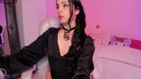 Sara  REMEMBER TO LEAVE A THUMB UP online show from December 27, 2024, 3:09 am