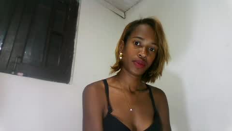 Snapshot of fallinah01 chatting on July 21, 2026, 4:59 am fallinah01 online show from July 21, 2026, 4:59 am