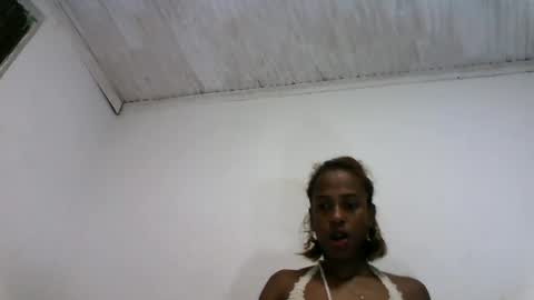 Snapshot of fallinah01 chatting on July 28, 2026, 2:24 pm fallinah01 online show from July 28, 2026, 2:24 pm