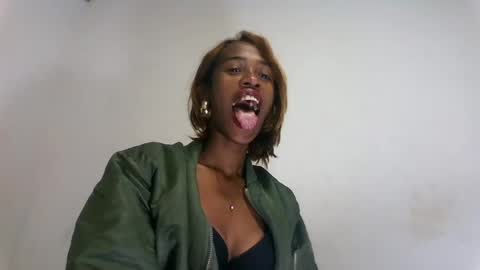 Snapshot of fallinah01 chatting on July 31, 2026, 5:29 am fallinah01 online show from July 31, 2026, 5:29 am