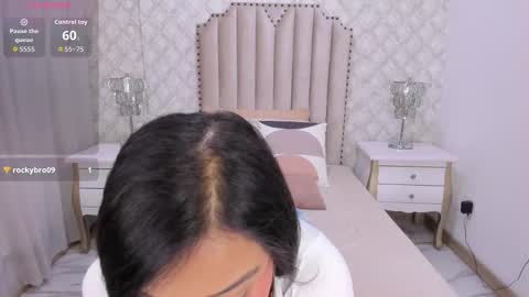 fallon_grey online show from November 19, 2025, 8:09 pm