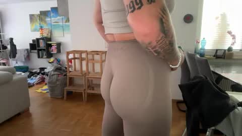 familycouple74 online show from April 21, 2026, 9:15 am