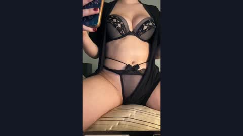 Snapshot of fancy_girl2424 chatting on January 15, 2025, 1:23 am fancy_girl2424 online show from January 15, 2025, 1:23 am