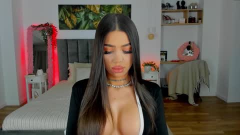 Jennifer online show from September 9, 2025, 2:11 am