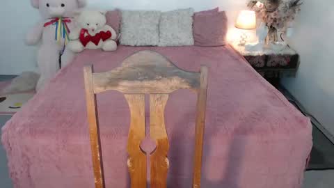 Layla online show from February 16, 2025, 3:16 pm