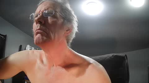 fantasyresort online show from February 13, 2025, 4:22 am