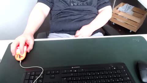 Cardi online show from November 16, 2025, 8:20 am