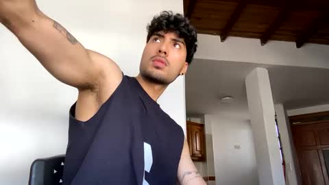 farid_24 online show from October 7, 2025, 9:23 pm