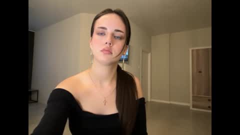 Snapshot of farrahburde chatting on June 17, 2026, 5:47 pm Mia online show from June 17, 2026, 5:47 pm