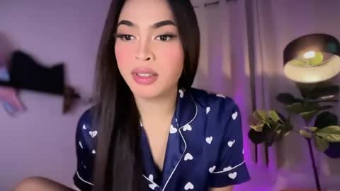 Snapshot of farrahmoanx chatting on July 7, 2026, 12:09 pm farrahmoanx online show from July 7, 2026, 12:09 pm