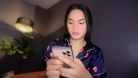 Snapshot of farrahmoanx chatting on July 18, 2026, 9:40 pm farrahmoanx online show from July 18, 2026, 9:40 pm