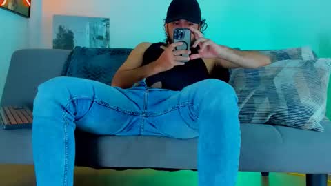 favid95 online show from October 16, 2025, 4:52 pm