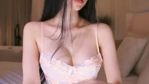 feel_me_00 online show from March 29, 2026, 4:18 pm