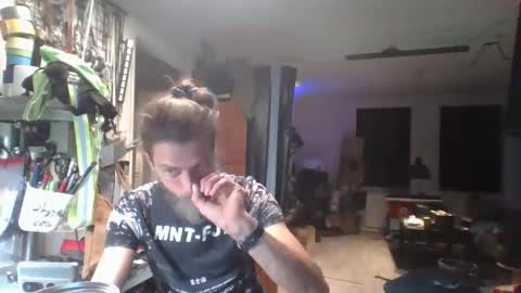 Snapshot of feelfemdom chatting on October 5, 2025, 2:10 am feelfemdom online show from October 5, 2025, 2:10 am