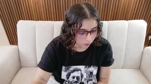 Snapshot of feelina_firesoul chatting on February 6, 2026, 6:22 pm Feelena online show from February 6, 2026, 6:22 pm