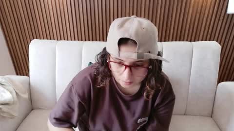 Snapshot of feelina_firesoul chatting on February 27, 2026, 4:51 pm Feelena online show from February 27, 2026, 4:51 pm