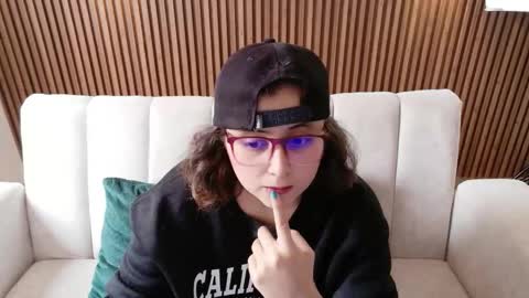 Snapshot of feelina_firesoul chatting on March 3, 2026, 6:36 pm Feelena online show from March 3, 2026, 6:36 pm
