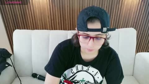 Feelena online show from May 17, 2026, 3:41 pm