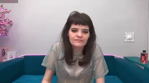 Snapshot of feelsgoodwoman chatting on June 25, 2026, 4:56 am Laura online show from June 25, 2026, 4:56 am