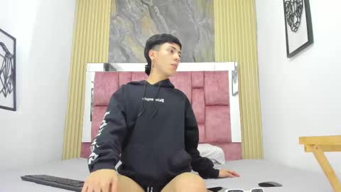 Snapshot of felipe_jones chatting on January 28, 2025, 12:05 am FELIPE online show from January 28, 2025, 12:05 am