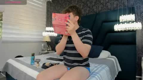 Snapshot of femboy_max chatting on June 23, 2026, 11:41 am Femboy Max online show from June 23, 2026, 11:41 am