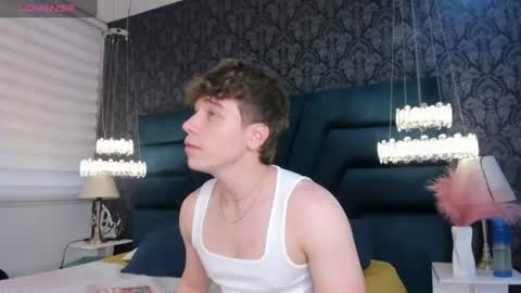Snapshot of femboy_max chatting on July 24, 2026, 12:03 pm Femboy Max online show from July 24, 2026, 12:03 pm