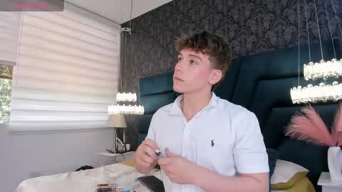 Snapshot of femboy_max chatting on July 26, 2026, 1:40 pm Femboy Max online show from July 26, 2026, 1:40 pm