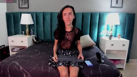 Snapshot of fenix_karoll chatting on December 29, 2024, 12:23 pm Karol online show from December 29, 2024, 12:23 pm