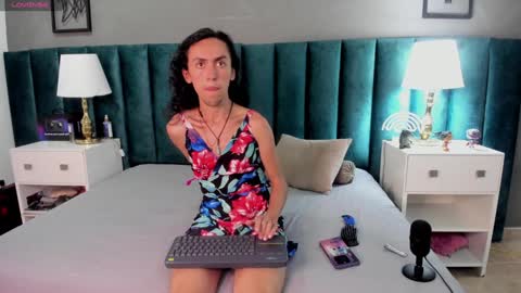 Snapshot of fenix_karoll chatting on January 1, 2025, 10:11 am Karol online show from January 1, 2025, 10:11 am