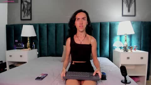 Snapshot of fenix_karoll chatting on January 3, 2025, 7:07 pm Karol online show from January 3, 2025, 7:07 pm