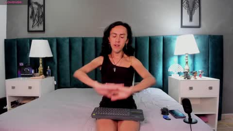 Snapshot of fenix_karoll chatting on January 4, 2025, 12:05 am Karol online show from January 4, 2025, 12:05 am