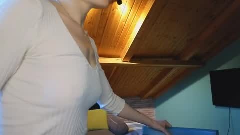 Leya online show from May 17, 2026, 3:52 pm
