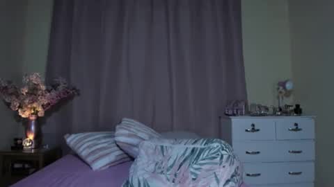 fernanda_151 online show from April 4, 2026, 10:29 pm