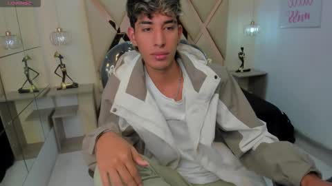 FER PHOENIX online show from October 15, 2025, 4:01 am