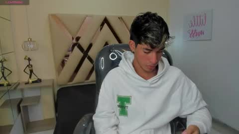 FER PHOENIX online show from October 16, 2025, 3:29 am