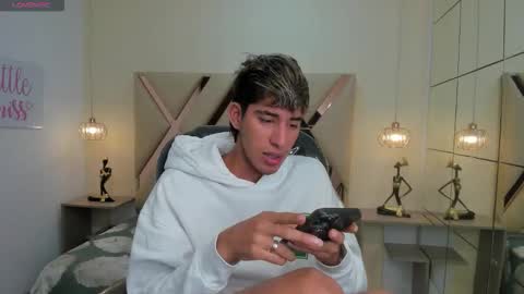 FER PHOENIX online show from December 14, 2025, 3:23 am