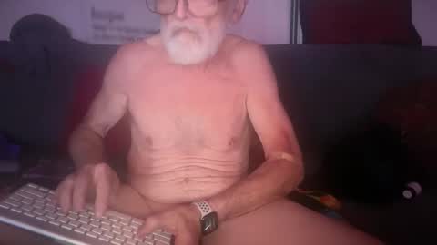 ff_pig online show from November 1, 2025, 9:11 am