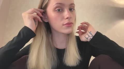 Lisa online show from November 28, 2025, 8:17 am