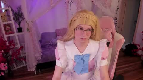 Snapshot of fi_cosplay chatting on October 21, 2025, 8:20 pm fi_cosplay online show from October 21, 2025, 8:20 pm