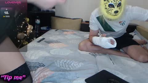 Snapshot of fialka42 chatting on December 19, 2024, 8:02 pm Alex33 Julia30 online show from December 19, 2024, 8:02 pm