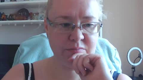 Snapshot of fialkaxl chatting on August 3, 2026, 3:27 am fialkaxl online show from August 3, 2026, 3:27 am