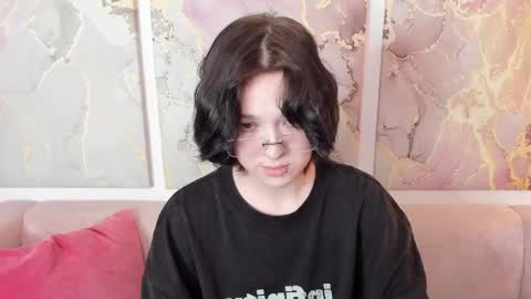 fiamoory online show from April 9, 2026, 1:27 am