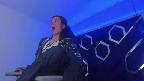   online show from March 5, 2025, 3:07 pm