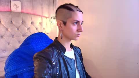   online show from November 18, 2025, 12:09 pm