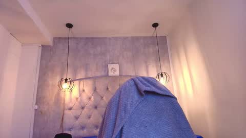   online show from November 21, 2025, 12:04 pm