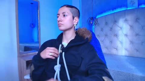   online show from November 25, 2025, 12:05 pm